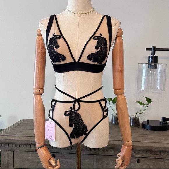 Empress Mimi Arigato Tiger Bra and Panty Lingerie Set - Picture 11 of 14